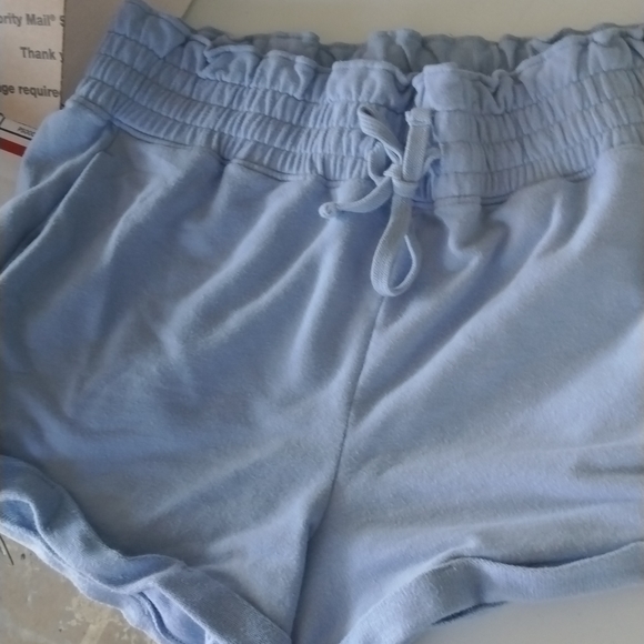 Light blue women's size medium Hollister shorts stretchy with tile Aztec waste - Picture 2 of 4